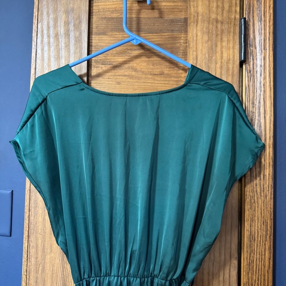 Emerald Green Batwing Pleated Satin Dress - Picture 9 of 10